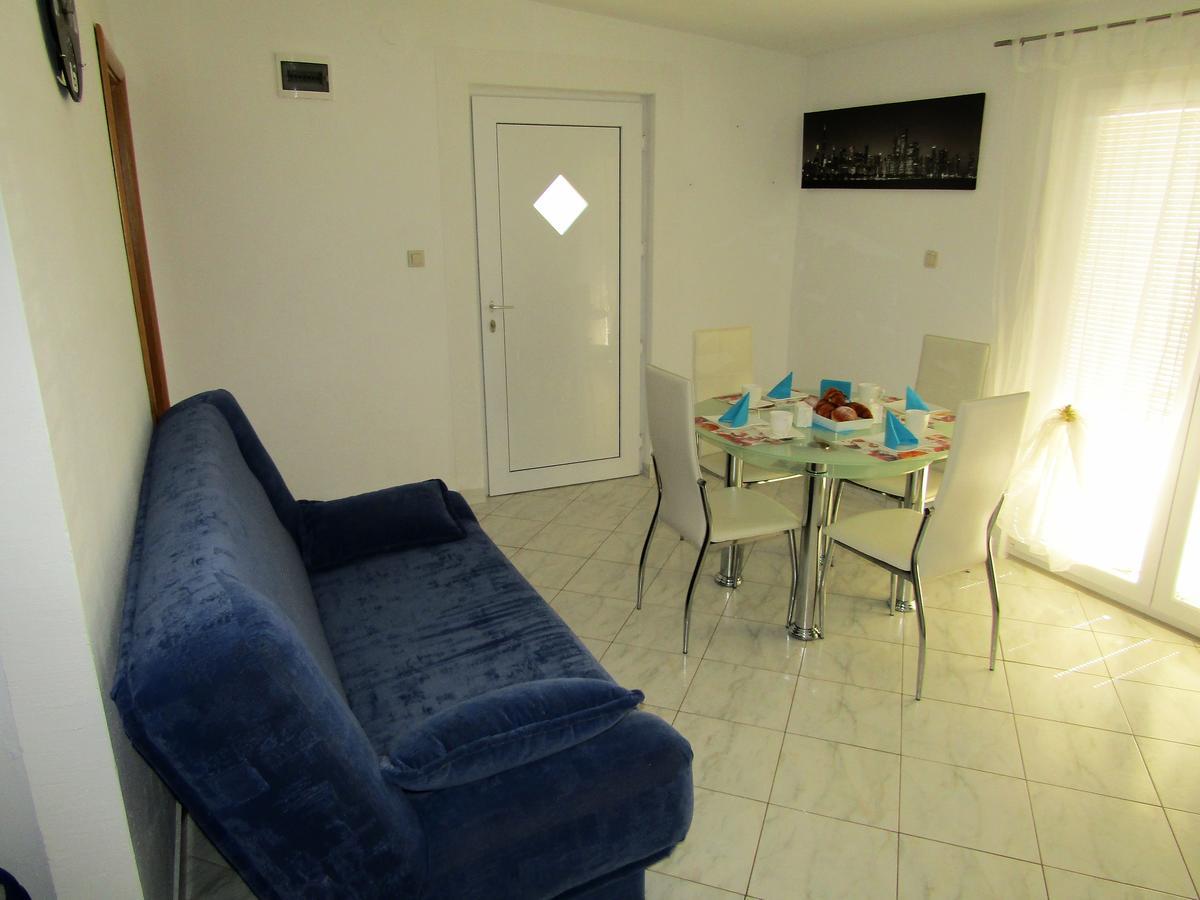 Apartments Kokor Vodice Eksteriør bilde