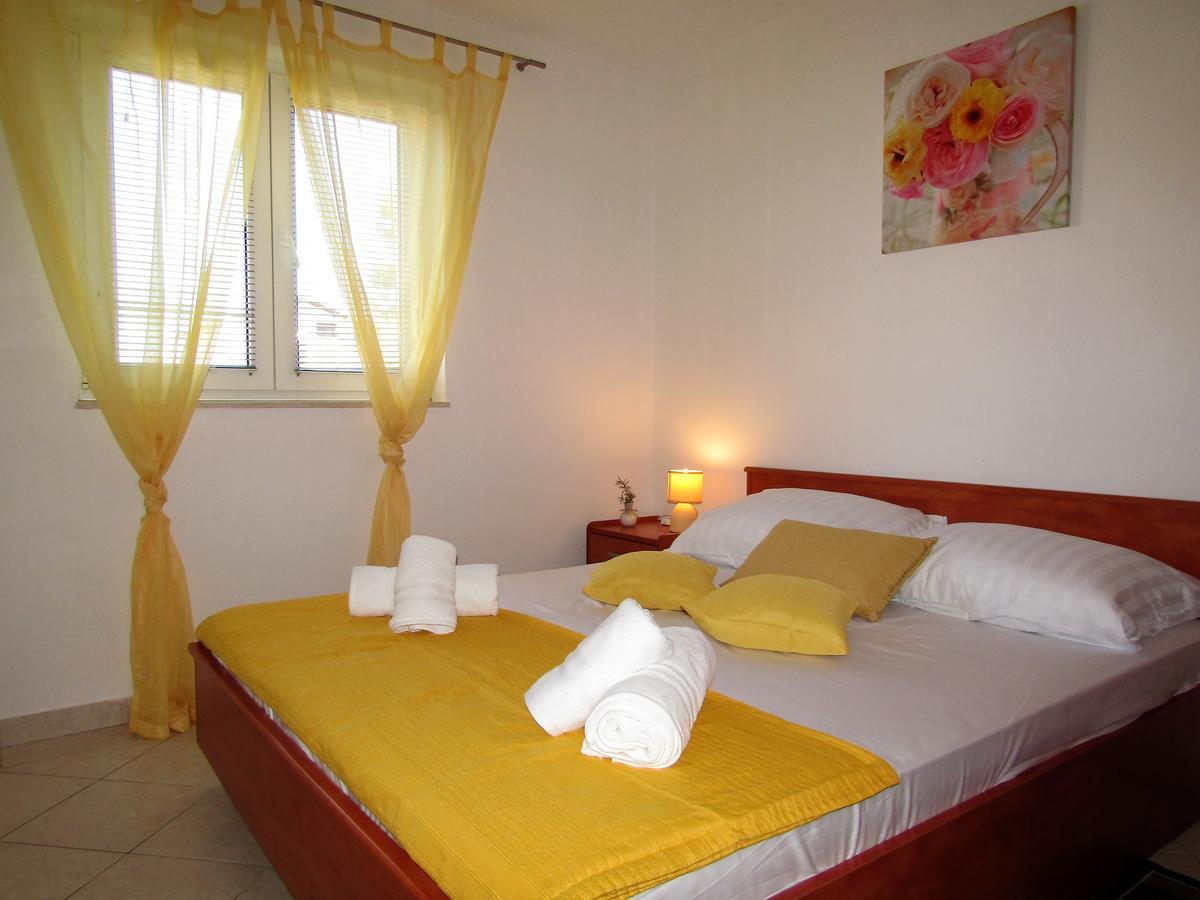Apartments Kokor Vodice Eksteriør bilde