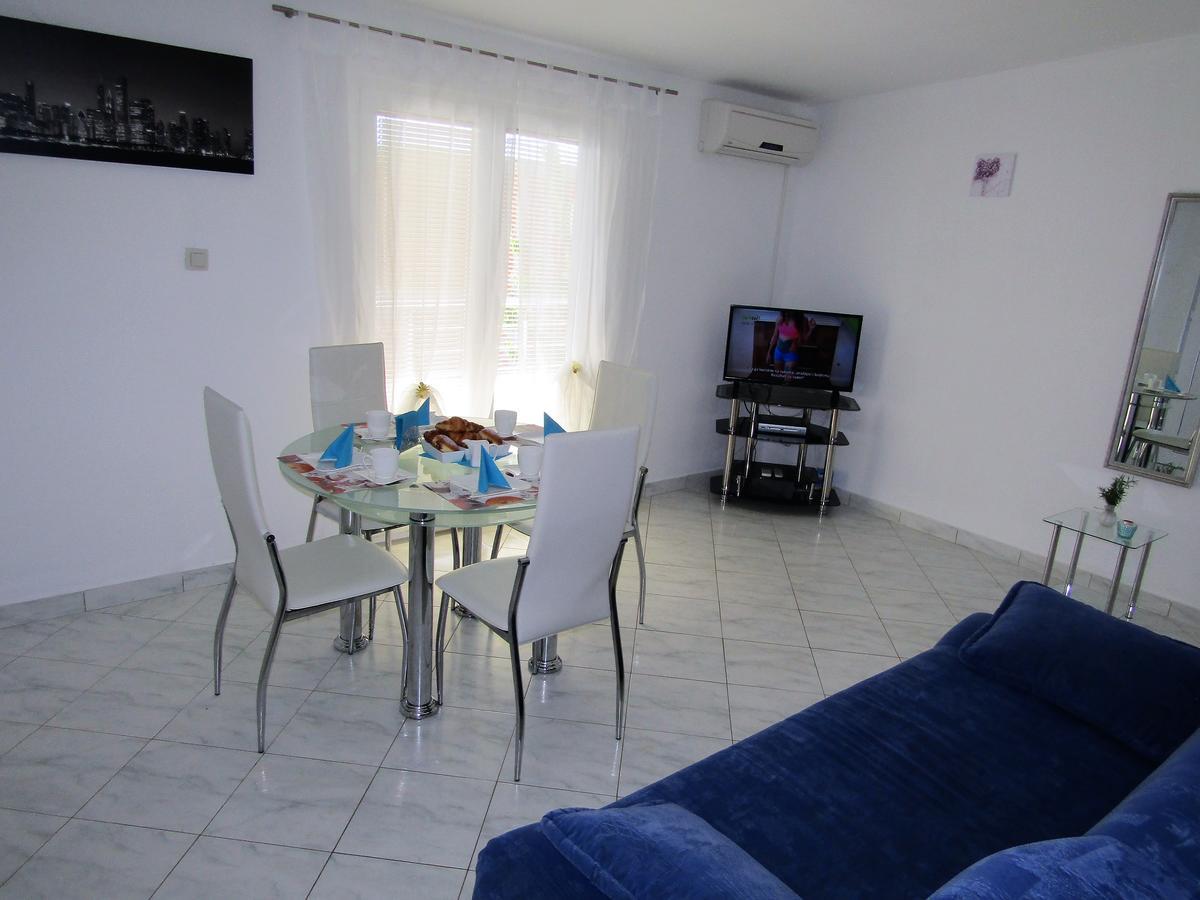 Apartments Kokor Vodice Eksteriør bilde