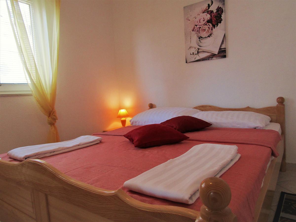 Apartments Kokor Vodice Eksteriør bilde